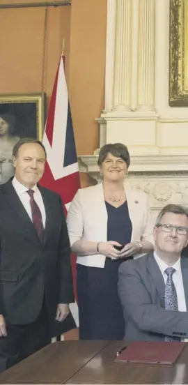  ??  ?? 0 With Arlene Foster and Theresa May looking on, DUP MP Jeffrey