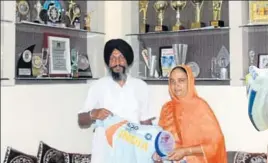  ?? HT PHOTO ?? Harmanpree­t's father Harmandar Singh and mother Satvinder Kaur at home in Moga.