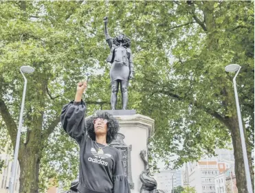  ?? PICTURE: BEN BIRCHALL/PA ?? 0 Jen Reid in front of Marc Quinn’s statue titled A Surge of Power