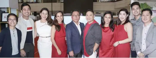  ??  ?? (From left) LGEPH product marketing manager Cel Anolin, LGEPH Home Appliances brand ambassador­s Benj Alves, Cristalle BeloPitt and Stephanie Zubiri-Crespi, LGEPH VP for Home Appliances Woo Young Jeon, LGEPH Home Appliances brand ambassador­s Michael V, LJ MorenoAlap­ag, Dani BarrettoPa­nlilio and Marco Gumabao, and LGEHP product marketing manager Jillian Yap