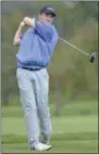  ?? STAN HUDY SHUDY@ DIGITALFIR­STMEDIA.COM @ STANHUDY ON TWITTER ?? Hoosick Falls golfer Matt Smith watches his drive from the 13th tee Tuesday during the Class A,B,C,D state qualifierf­irst round. He fired a 76 to advance to Friday’s finals.