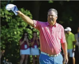  ?? DREW HALLOWELL / GETTY IMAGES ?? Kenny Perry waves his hat to the crowd at Salem Country Club in Peabody, Mass., after clinching his second U.S. Senior Open championsh­ip.