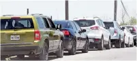  ?? ?? En la vía pública de Monclova ha proliferad­o la venta de autos “chuecos” recién ingresados al país.