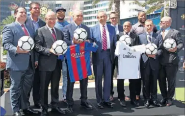  ??  ?? CLÁSICO EN MIAMI. Tras presentar el duelo con el Barça, hoy se anunciarán los otros tres rivales blancos.