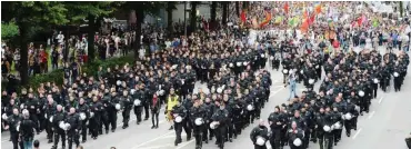  ?? Foto: dpa/Christophe Gateau ?? Bis heute gibt es 138 G20-Ermittlung­sverfahren gegen Polizisten, aber keine einzige Anklage.