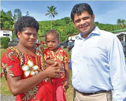  ?? Photo: Shratika Naidu ?? Attorney-General Aiyaz Sayed Khaiyum (right) with Mereani Mailekutu carrying Waseroma Rasavou at Nasaisaivu­a Village in Kubulau, Bua on January 22, 2018.