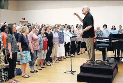  ?? [FRED SQUILLANTE/DISPATCH] ?? Ronald Jenkins conducts the Columbus Symphony Chorus during a rehearsal for a rare outdoor performanc­e on Friday.