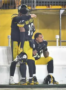  ?? Peter Diana/Post-Gazette ?? Ben Roethlisbe­rger embraces JuJu Smith-Schuster after last Sunday’s loss to the Browns. Maurkice Pouncey is on the right.