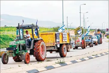  ?? AFP ?? Israeli settlers drive tractors into the occupied West Bank to demand the immediate annexation of the Jordan Valley.