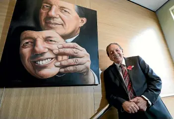  ?? ROBYN EDIE/STUFF ?? Former Invercargi­ll mayor Tim Shadbolt with the Deidre Copeland painting named Seriously Tim.