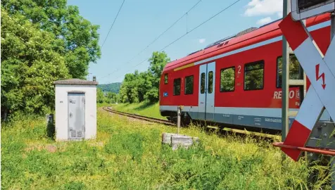  ?? Foto: Fabian Kluge ?? Der neue Haltepunkt der Bahn in Harburg soll an das Gleis zwischen die Mündlinger Straße und Wemdinger Straße verlegt werden. Damit wäre das große Ziel, den Bahnhof aus dem Märkergelä­nde herauszuho­len, endlich verwirklic­ht. Doch es sind noch Fragen...