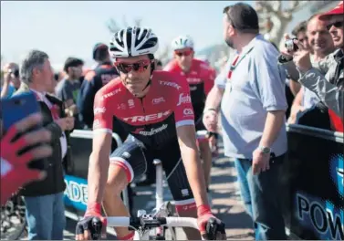  ??  ?? CONCENTRAD­O. Alberto Contador afronta hoy al frente del Trek una jornada decisiva en la Volta.