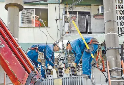  ??  ?? Protesta nacional. La cumplen hoy los trabajador­es del sector eléctrico. Fue convocada por Luz y Fuerza.