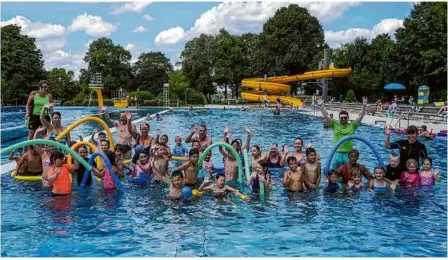  ?? Foto: Rudi Penk ?? Zehn Ausbilder der TSG haben 33 Kinder mit dem Element Wasser vertraut gemacht.