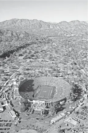  ??  ?? The Rose Bowl will play host Monday to the first football meeting between Oklahoma and Georgia. TIM LONG/AP