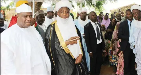  ??  ?? Sokoto State Governor, Alhaji Aminu Waziri Tambuwal (left), accompanie­d by the Sultan of Sokoto, Alhaji Muhammad Sa’ad Abubakar III, addressing residentsa­ndcommunit­yleadersat­flood-ravagedTud­uvillagein­DangeShuni­LocalGover­nmentAreao­fthestate....yesterday