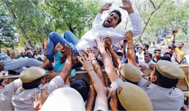  ?? Reuters ?? ↑ Police try to stop a Congress activist from crossing a barricade in New Delhi on Wednesday.