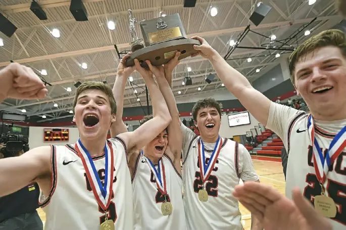  ?? Peter Diana/Post-Gazette ?? Upper St Clair celebrates after beating Pine-Richland, 56-53, in the WPIAL Class 6A boys championsh­ip game Friday at Peters Township High School.