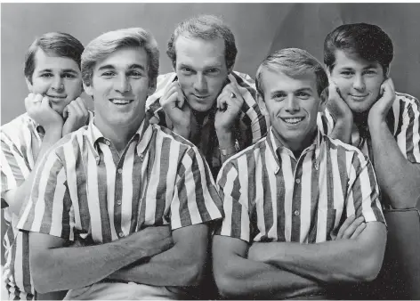  ?? FOTO: IMAGO ?? Die Beach Boys auf einem Foto von 1961 (v.l.): Carl Wilson, Dennis Wilson, Mike Love, Al Jardine und Brian Wilson.