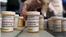  ??  ?? Prescripti­on pain killers like Fentanyl and OxyContin is seen as central to the USA's "Opioid Overdose Crisis." In 2018, about 32,000 Americans died from opioid overdoses.