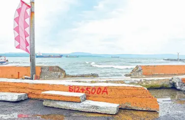  ?? BING GONZALES ?? A PORTION of the seawall at the Sta Ana Wharf is destroyed following the huge waves that hit the coastal areas of the city since Saturday.