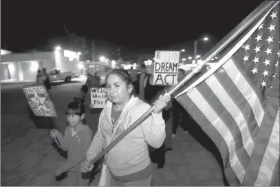  ?? STEVE MARCUS ?? Sandra Perez and her daughter Melina Leon, 8, participat­e in an immigratio­n march and rally Nov. 30.