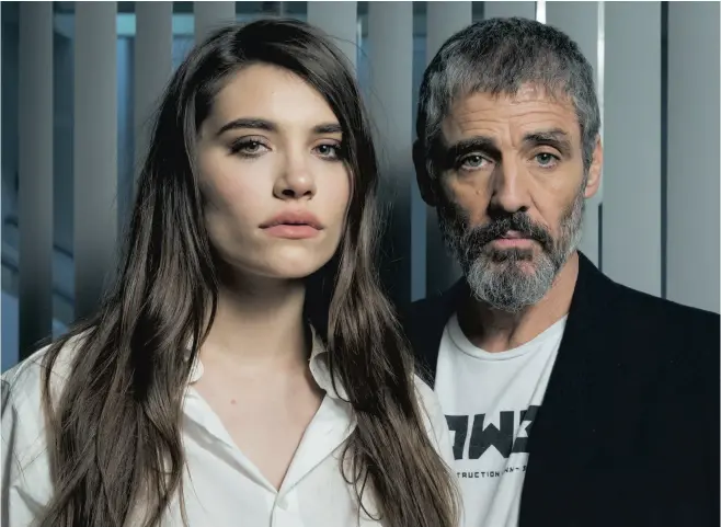  ?? DIEGO SPIVACOW / AFV ?? Eva De Dominici interpreta a la periodista Verónica Rosenthal y Germán Palacios es Lucio Valrossa