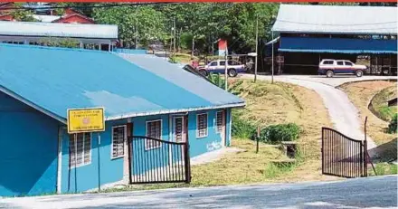 ?? FILE PIC ?? The temporary relief centre in Taman Etnobotani, Gua Musang, where 72 members of the Orang Asli Bateq tribe are being placed.
