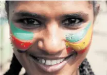  ??  ?? Dobrodošli­ca Afewerkiju Etiopska djevojka s bojama zastave svoje zemlje na licu na dočeku predsjedni­ka Eritreje