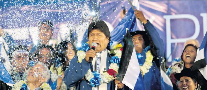  ??  ?? Boliviens Präsident Morales hat den kompletten Staatsappa­rat für seinen eigenen Wahlkampf mobilisier­t. Bis 2025 würde er amtieren, wenn er am Sonntag die Wahl gewinnt.