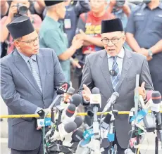  ?? — Bernama photo ?? Pakatan Harapan chairman Datuk Seri Anwar Ibrahim (right) at a news conference in front of Gate 2 of Istana Negara a er his audience with Yang di-Pertuan Agong, Al-Sultan Abdullah Ri’ayatuddin Al-Mustafa Billah Shah yesterday.