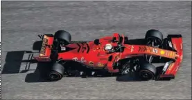  ??  ?? Vettel con el Ferrari en el GP de Estados Unidos en noviembre de 2019.