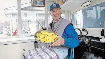  ?? MIKE DIBATTISTA TORSTAR FILE PHOTO ?? Jake Hiebert, pictured in 2016, served generation­s of Niagara Falls families his distinctiv­e french fries from his blue Jake’s Chip Wagon. The downtown fixture died Monday.