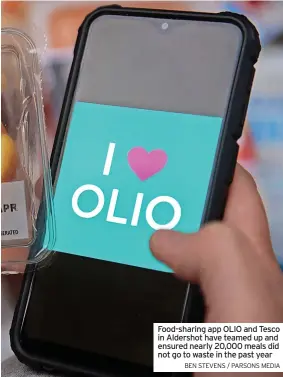  ?? BEN STEVENS / PARSONS MEDIA ?? Food-sharing app OLIO and Tesco in Aldershot have teamed up and ensured nearly 20,000 meals did not go to waste in the past year