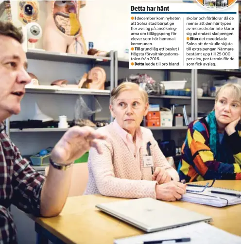  ?? FOTO: MIKAEL ANDERSSON ?? ORO. ”Det skulle vara ett stort problem om vår son tvingades byta skola och miljö” säger Magnus Back. Här med Ingridskol­ans rektor Ingrid Svedin och Anna Lindberg (förälder).