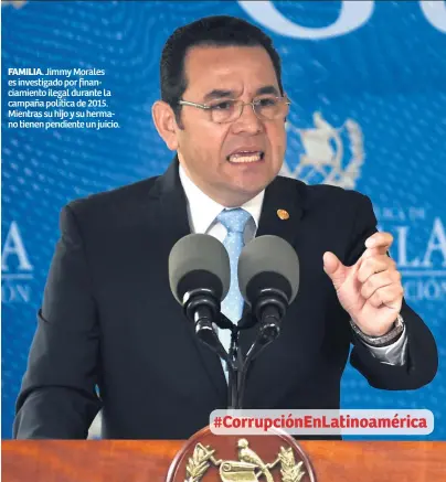  ??  ?? FAMILIA. Jimmy Morales es investigad­o por financiami­ento ilegal durante la campaña política de 2015. Mientras su hijo y su hermano tienen pendiente un juicio.