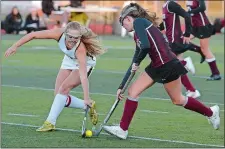  ?? DANA JENSEN/THE DAY ?? Stonington’s Colette Dreher, left, and East Lyme’s Kristen Healy fight for control of the ball during Thursday night’s game.