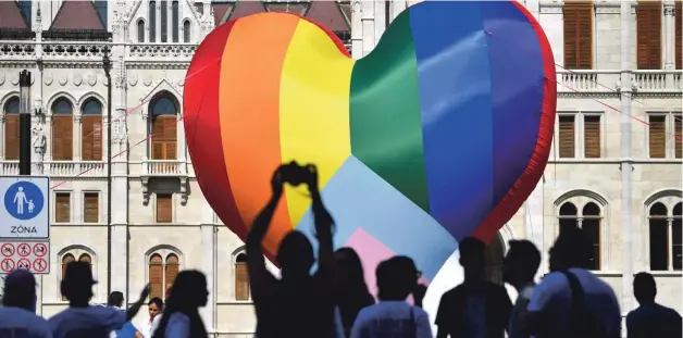  ?? Foto Marton Monus/Reuters ?? Evropska komisija je uvedla postopek ugotavljan­ja kršitev prava EU v zvezi z novo madžarsko zakonodajo, usmerjeno proti skupnosti LGBT+.