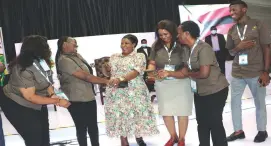  ?? ?? Environmen­t and Tourism patron First Lady Dr Auxillia Mnangagwa shares a lighter moment with members of the Zambian delegation after handing them their award at the Sanganai, Hlanganani World Tourism Expo during the official opening in Bulawayo on Friday