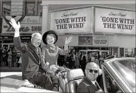  ?? AJC 1967 ?? Atlanta Mayor Ivan Allen Jr. and Olivia de Havilland wave to the crowd during a parade celebratin­g the re-release of the movie “Gone With the Wind,” set in Atlanta.