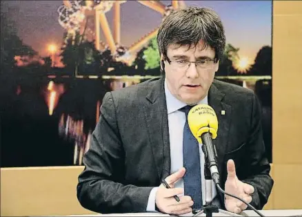  ?? BLANCA BLAY / ACN ?? Carles Puigdemont en el curso de la entrevista que concedió en la mañana de ayer desde Bruselas