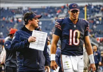  ?? JOSE M. OSORIO / CHICAGO TRIBUNE ?? As the Bears’ offensive coordinato­r, Dowell Loggains worked with rookie quarterbac­k Mitch Trubisky in 2017. In the same job with the Dolphins, he’ll help vet QBs in the NFL draft. Miami has the 11th overall pick.