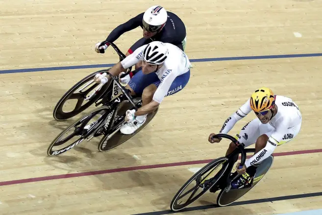  ??  ?? Rivals on the road and track: Cavendish, Viviani and Gaviria compete in the omnium in Rio 2016