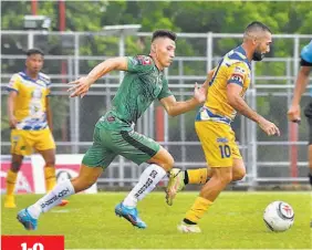  ?? ?? Efectivo. El Jocoro mostró sus virtudes defensivas para defender el gol que consiguier­on en el primer tiempo ante la ofensiva de Dragón.