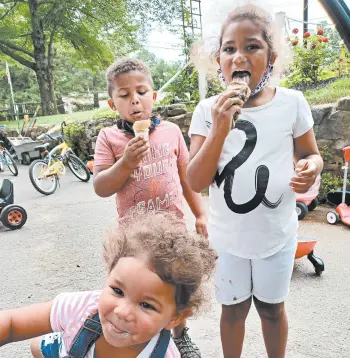  ?? DAMALYN MATTHEWS ?? When Damalyn Matthews took her children, from left, Sandilyn, 2, Tao, 5, and Amialyn, 7, to a Supercuts, the white stylist complained that the children’s race should have been disclosed because “we don’t cut Black people’s hair here,” Matthews said. Matthews is white and Native American, and her husband is African American.