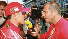  ??  ?? Kai Ebel beim Interview mit Rekordwelt­meister Michael Schumacher.
