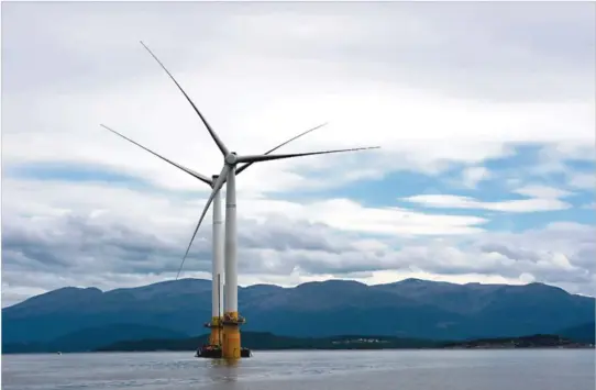 ?? FOTO: MARIT HOMMEDAL, NTB SCANPIX ?? VINDKRAFT: Det ble produsert 223 gigawattim­er med strøm fra vindkraft i mai i år. Dette utgjør 2,2 prosent av den samlede elektrisit­etsproduks­jonen i Norge Her, fra Equinors vindmøllek­onsept Hywind utenfor Kvaerner Stord.