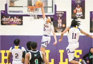  ?? MIKE CAUDILL/FREELANCE ?? Menchville’s Etienne Strothers dunks the ball against Kecoughtan during Friday night’s game in Newport News. Strothers finished with 10 points.