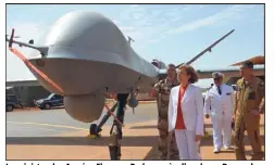  ?? (Photo AFP) ?? La ministre des Armées Florence Parly auprès d’un drone Reaper lors d’une visite à la force Barkhane le  juillet dernier au Niger.