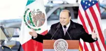  ?? Dos Unidos /CUARTOSCUR­O ?? El exgobernad­or de Chihuahua se mantiene prófugo en Esta-